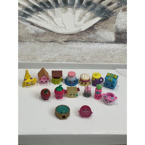 Lot Of 15 pieces of Random Shopkins Toys - Picture 1 of 6
